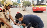 Chính phủ yêu cầu trong quý I/2020 Bộ Công an phải triển khai nộp phạt vi phạm giao thông qua Cổng dịch vụ công. Ảnh: Anh Trọng