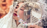 Mỹ nhân Chung Lệ Đề khoe ảnh cưới cực độc đáo và lạ mắt