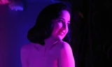 'Bỏng mắt' với màn trình diễn bốc lửa của vũ nữ thoát y Dita Von Teese