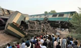 Hiện trường tai nạn tàu hỏa thảm khốc ở Pakistan, 156 người thương vong
