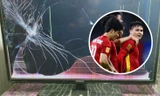 CĐV Malaysia tức giận đập nát TV vì đội nhà thua Việt Nam