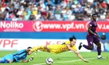 Văn Toàn ngã 2 lần không penalty, HAGL bị Bình Dương níu chân 