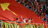 Nghĩa tình CĐV Việt Nam trên đất Singapore ở trận đấu ra quân AFF Cup 2020