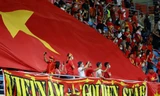 Nghĩa tình CĐV Việt Nam trên đất Singapore ở trận đấu ra quân AFF Cup 2020