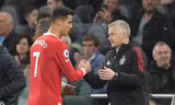 Nhiều cầu thủ MU thích Ronaldo chỉ đạo thay vì Solskjaer
