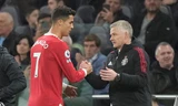 Nhiều cầu thủ MU thích Ronaldo chỉ đạo thay vì Solskjaer
