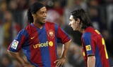 Ronaldinho công khai bảo vệ Messi, khuyên Mbappe ở lại PSG