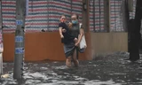 Người nước ngoài 'khóc thét' với trải nghiệm ngập, nước tràn vào nhà ở TPHCM