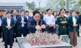 [ẢNH] Thủ tướng tưởng niệm, tri ân các Anh hùng, liệt sĩ trong chiến dịch Điện Biên Phủ lịch sử