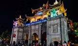 Sửng sốt với dòng người đổ về đón Noel ở nhà thờ Phát Diệm 