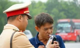 Trong 5 ngày tăng cường kiểm soát, cảnh sát phát hiện và xử phạt hơn 1.400 tài xế vi phạm nồng độ cồn.