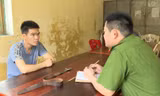 Bị can Trần Văn Luân và tang vật bạo hành vợ tại cơ quan công an.