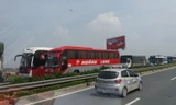 Xe tải đâm xế hộp, cao tốc Pháp Vân ùn tắc kinh hoàng