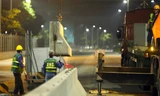 Trắng đêm tháo dỡ rào cứng trên đường đua F1 Hà Nội