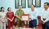 Bí thư Thành ủy Hải Phòng Lê Tiến Châu thăm, tặng quà gia đình liệt sỹ 