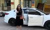 Người phụ nữ 'đại náo' trụ sở Công an xã ở Hải Phòng. Ảnh: Cắt từ clip 