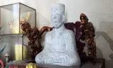 Tượng Thái tổ Mạc Đăng Dung.