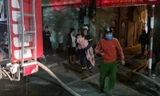 Cảnh sát PCCC Hải Phòng giải cứu trẻ nhỏ khỏi vụ hỏa hoạn lúc nửa đêm.