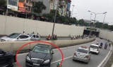 Hình ảnh chiếc Mercedes đi ngược chiều ở hầm Kim Liên.
