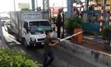 Tài xế hất tung barie Trạm thu phí BOT Tân Đệ.