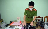 Lực lượng công an thu giữ tang vật trong vụ án. Ảnh: Công an Hưng Yên