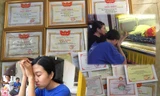 Chịu tang bố trước ngày nhập học, nữ sinh xa vời giấc mơ ĐH vì mẹ bị ung thư