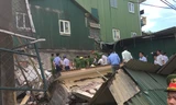 Sập nhà đang sửa, một người bị vùi trong đống đổ nát