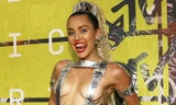 Ngã ngửa với thời trang khoe thân ‘kinh dị’ của Miley Cyrus
