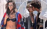 Alessandra Ambrosio diện áo tắm tình tứ bạn trai ở Cannes