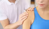 Đau bả vai: Triệu chứng cảnh báo cơn đau tim không phải ai cũng biết