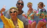 Vợ chồng Beyonce ngọt ngào tình tứ ở Hawaii