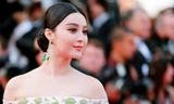 Phạm Băng Băng rạng ngời, khoe vai trần tại LHP Cannes 68