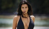 Kim Kardashian diện áo tắm khoe đường cong nóng bỏng