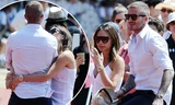 Victoria Beckham vòng tay ôm eo chồng tình tứ, nở nụ cười hiếm hoi