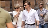 Taylor Swift và tình mới diện đồ đôi, nắm tay không rời ở Rome