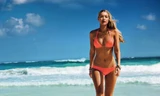 Gigi Hadid ‘thiêu đốt’ ánh nhìn với bikini giữa biển xanh