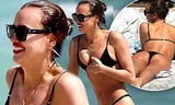 Irina Shayk diện bikini nhỏ xíu khoe dáng săn chắc ở Miami