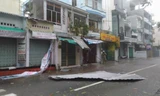 [ẢNH] Bão Damrey thổi bay mái tôn la liệt ở Nha Trang