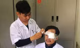 Bác sĩ Đỗ Chính Nghĩa bị hành hung vào vùng mặt. Ảnh: BTB 