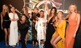 Taylor Swift đưa dàn ‘sao’ nữ gợi cảm đến VMA