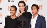Pax Thien 13 tuổi bảnh bao chững chạc bên mẹ Angelina Jolie