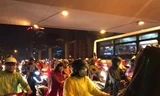 Nhiều tuyến đường Hà Nội tê liệt vì cơn mưa lớn