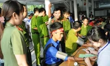 Các bạn trẻ hiến máu tại Cần Thơ. Ảnh: Nguyễn Tiến Hưng