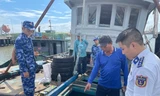 Cảnh sát biển tạm giữ tàu chở 50.000 lít dầu DO không rõ nguồn gốc 