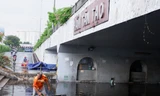 TPHCM: Mưa trái mùa chiều cuối năm, hầm chui Tân Tạo ngập úng 