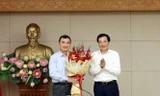 Bản tin 8H: Trao Quyết định nghỉ hưu cho Phó Chủ nhiệm và 4 cán bộ Văn phòng Chính phủ