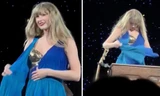 Taylor Swift bị tuột váy