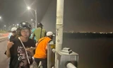 Bản tin 8H: Tìm kiếm hai thanh niên nhảy cầu Vĩnh Tuy