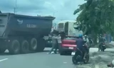 Bản tin 8H: Tài xế xe đầu kéo chặn đánh người trên quốc lộ 51