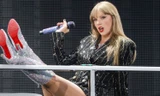 Người hâm mộ giận dữ phá hàng rào tại show Taylor Swift